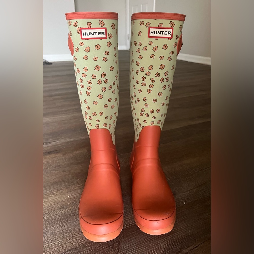 Women’s Hunter rain boots size 7